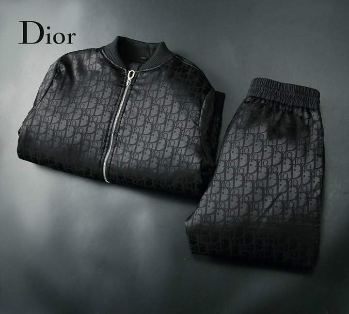 Picture of Dior Sweater Suits _SKUDiorM-3XL24cn18838448